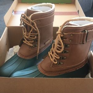 Duck boots